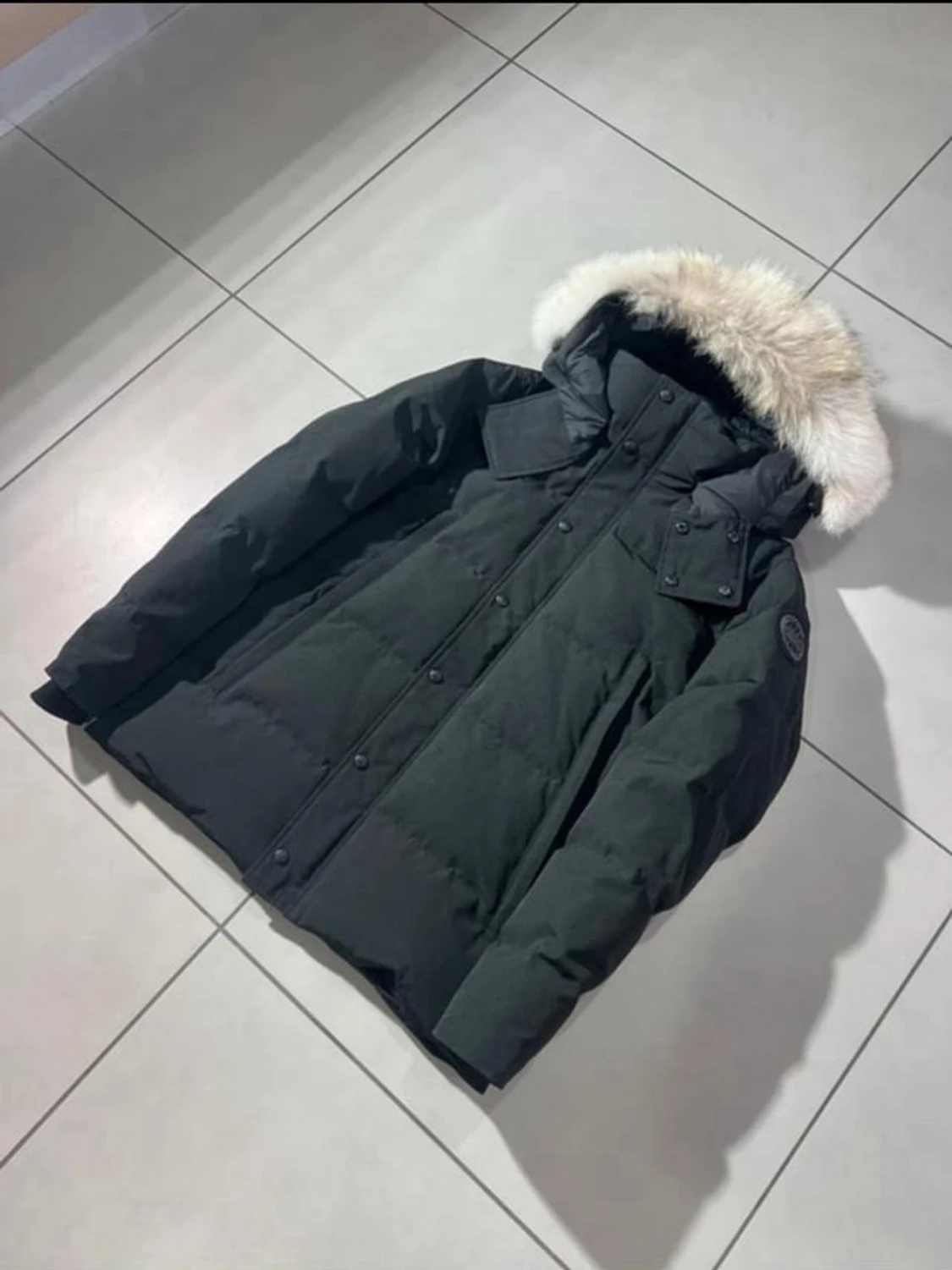 Svart Canada goose med svart badge - 1