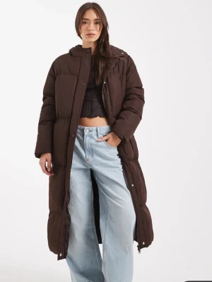 Lång mörkbrun pufferjacka med huva - HELT NY lång, mörkbrun pufferjacka med huva. Perfekt för kalla dagar!  Ordinarie pris: 599 kr. Skriv till mig om ni önskar se fler bilder!🥰