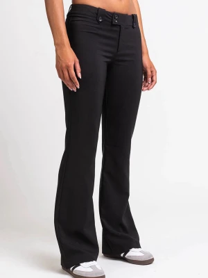 Madlady Komstymbyxor  - Jag säljer ett par helt nya kostymbyxor ifrån Madlady. De är i modellen Bonnie 03low och är i storleken 32 short.  Jag har endast testat byxorna och säljer de för att de tyvärr inte passar och jag inte hann skicka tillbaks dem🫶🏼