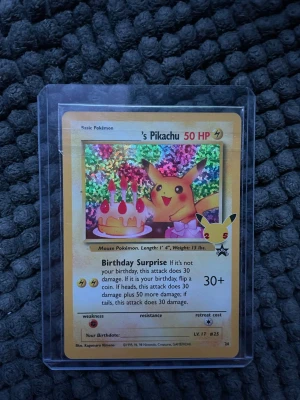 Birthday Pikachu celebrations - En birthday pikachu från celebrations i extremt bra skick! Jag ser inte någon skada på kortet alls. Om inte priset passar så lägg ett bud!