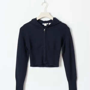 hoodie gina tricot - Använd sparsamt, köpte den på gina young för 249 kr                                                                                                                                                          strl 158/164 ♥️♥️