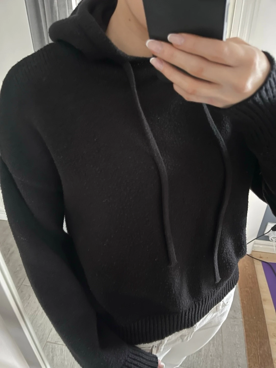 Svart stickad hoodie  - 1