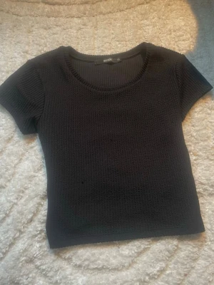Bik bok tröja - Säljer en svart kortärmad tröja från bik bok. Strl xs