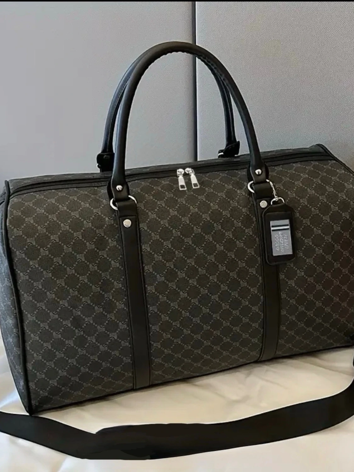 Svart mönstrad resväska  - 1