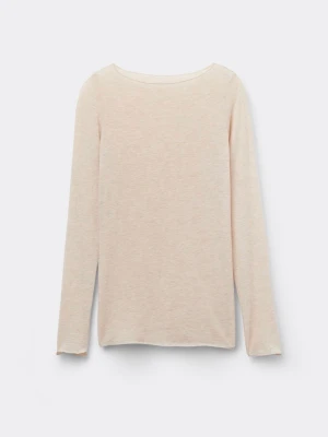 Beige Intimissimi tröja - Säljer nu min fina Intimissimi tröja då jag inte använder den längre, inga defekter förutom texten med storleken som försvunnit i tröjan, storlek M💞bara att höra av sig vid funderingar