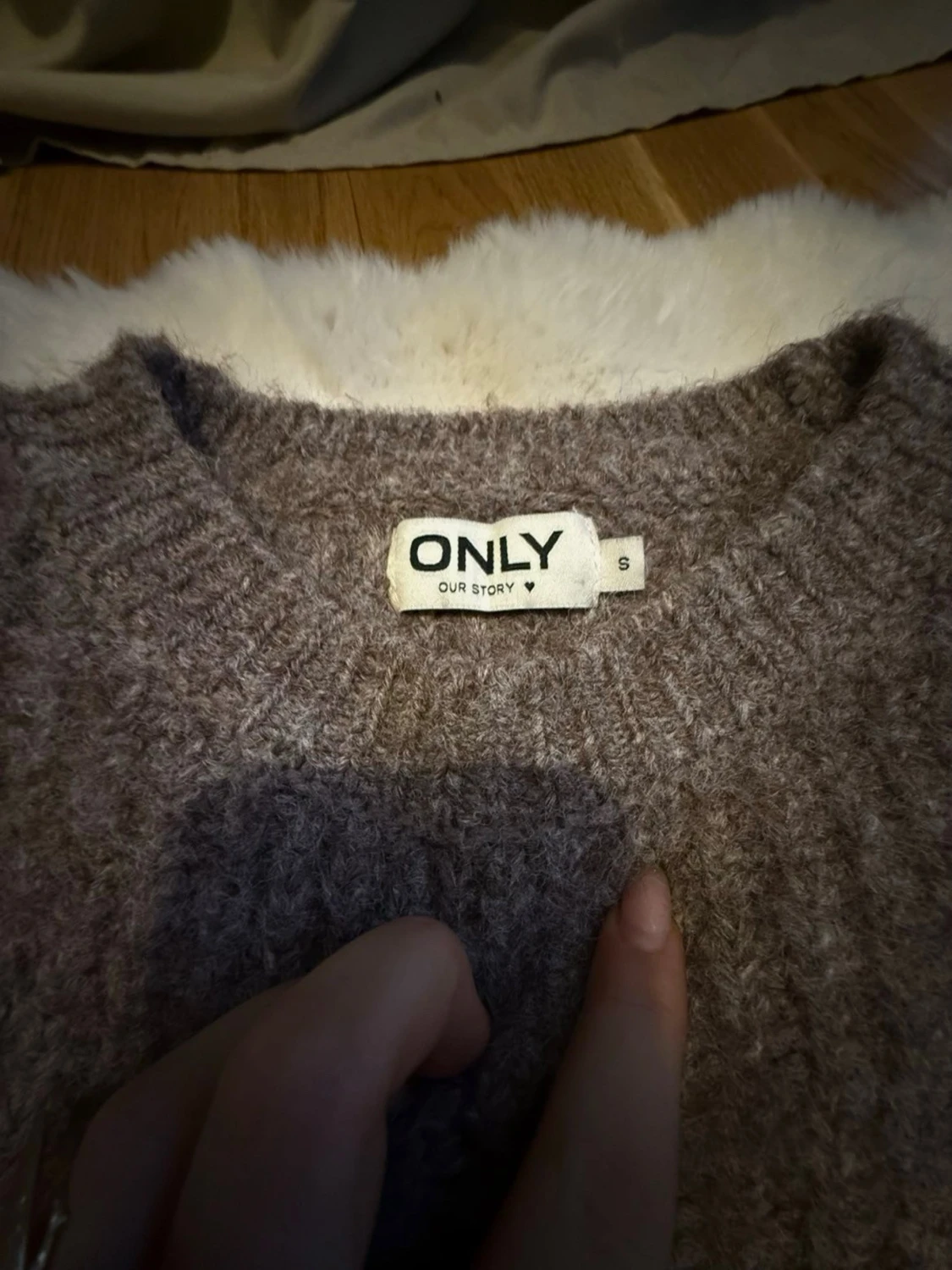 Beige stickad tröja från ONLY