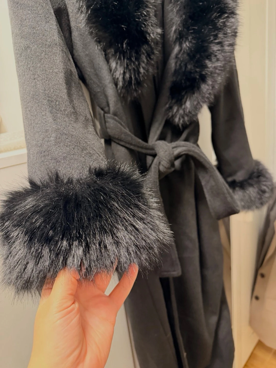 Svart kappa m.päls - 3