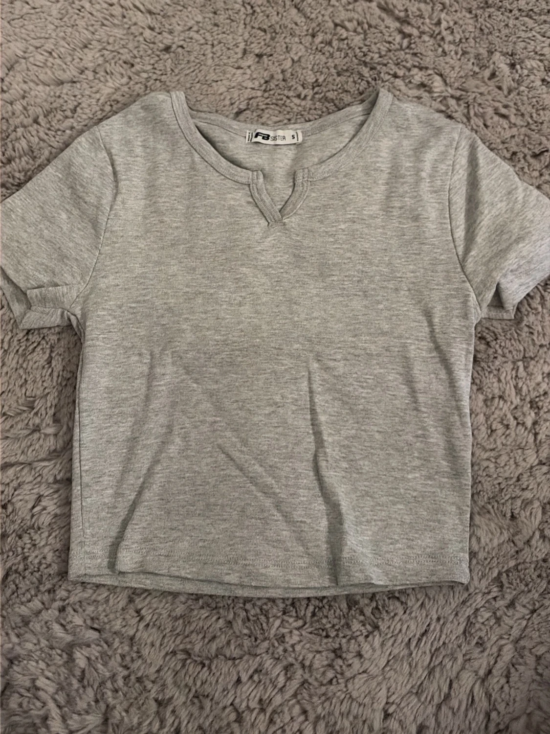 Grå kroppad T-shirt från FBsister