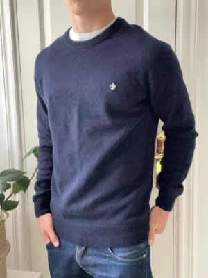 Morris tröja mjuk  - Morris tröja mjuk, inga defekter. Sjukt mjuk och skön. Passar bra på modellen som är 180 cm 75 kg. Kom med frågor 🤝