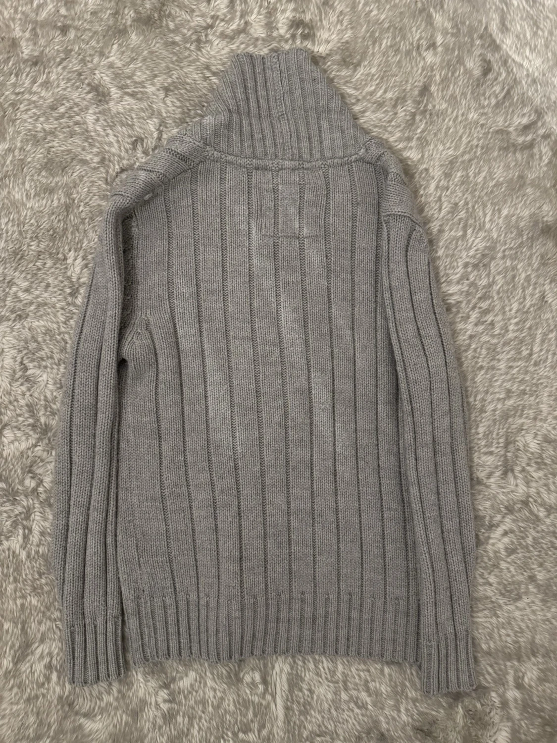 Grå stickad kofta  - 1