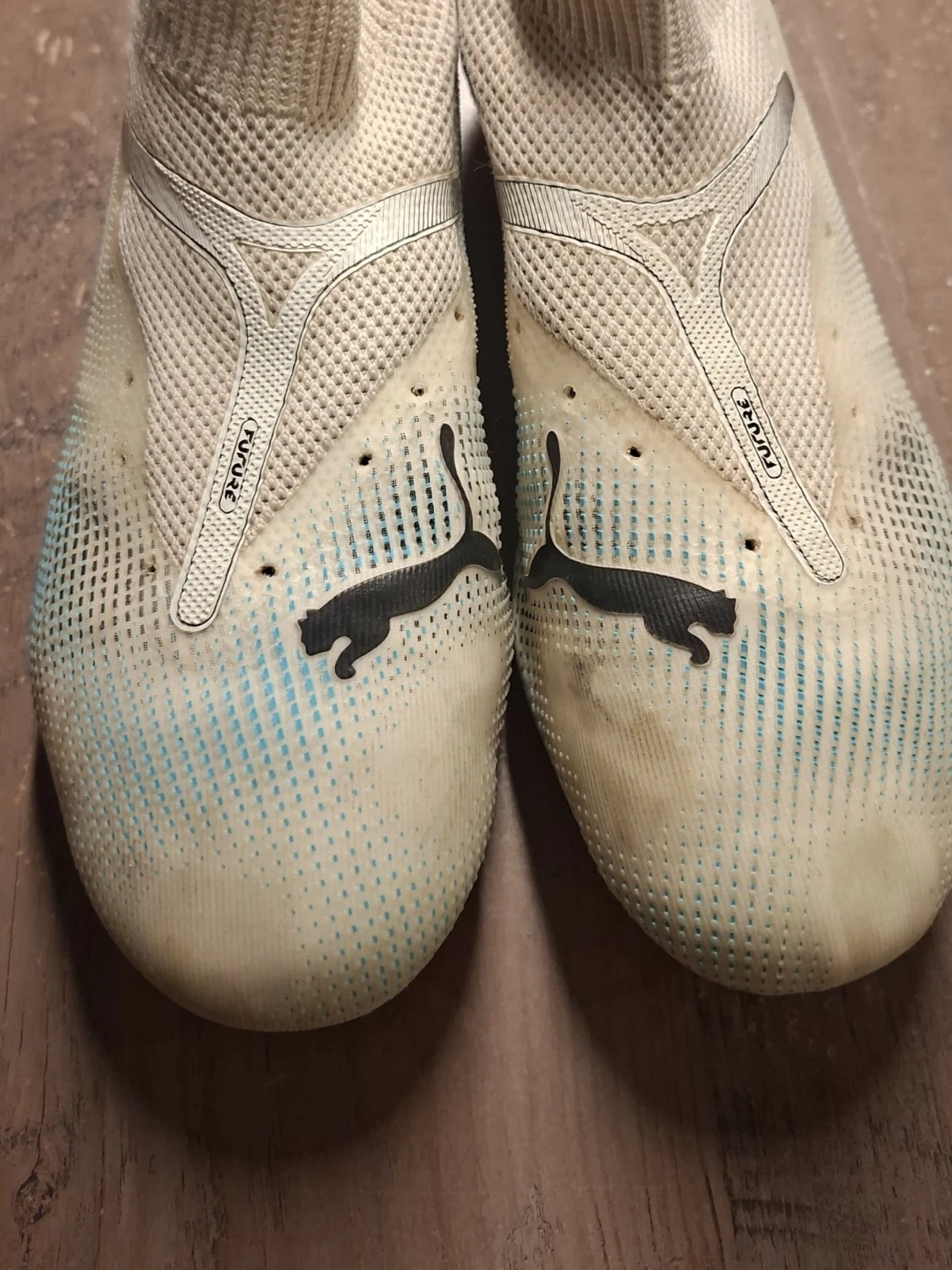 Puma Future vita fotbollsskor