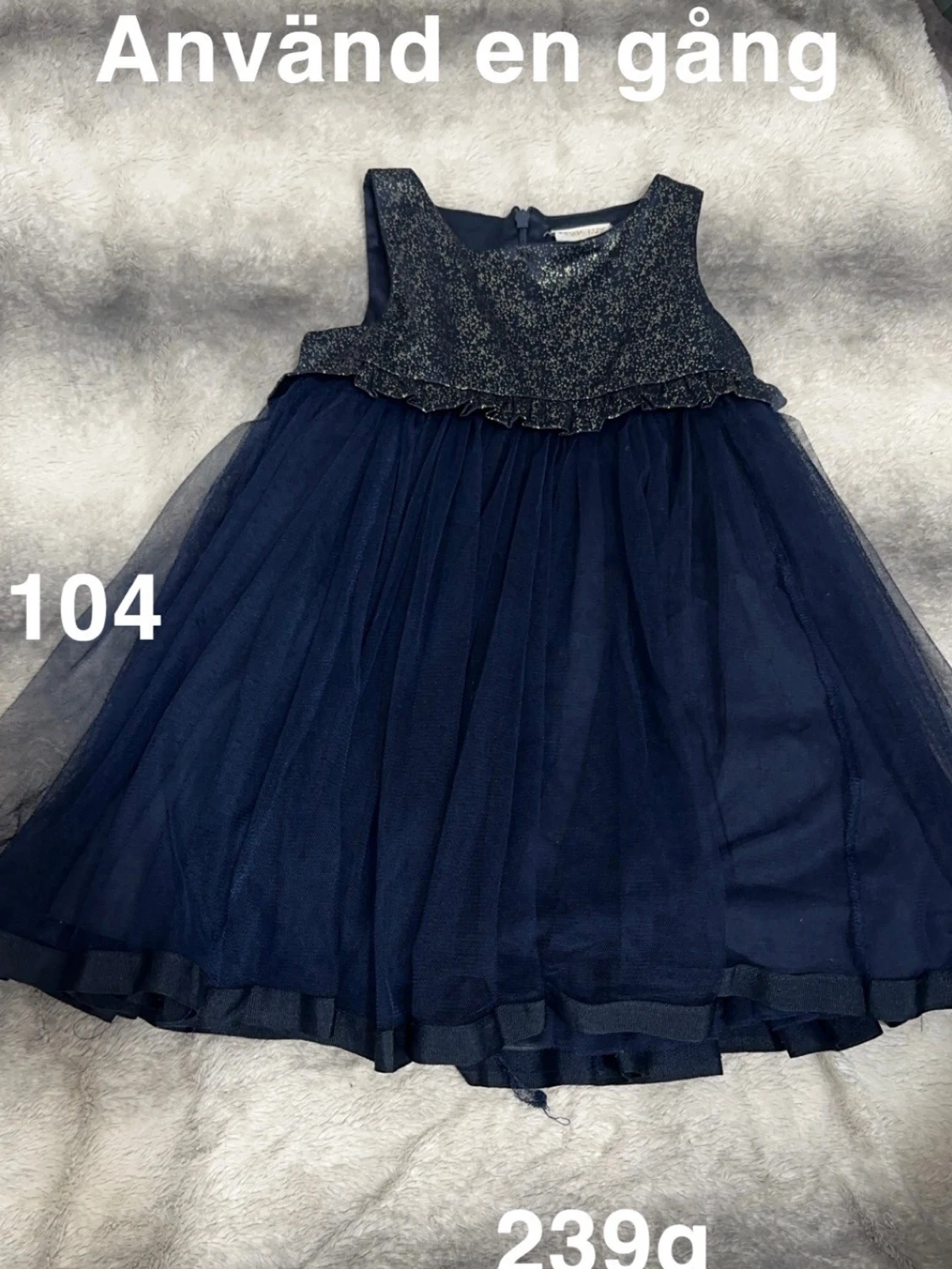 Mörkblå glittrig barnklänning