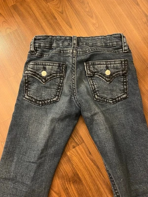 Mörkblå jeans från Gina Tricot, stl 158 - Snygga mörkblå jeans från Gina tricot.