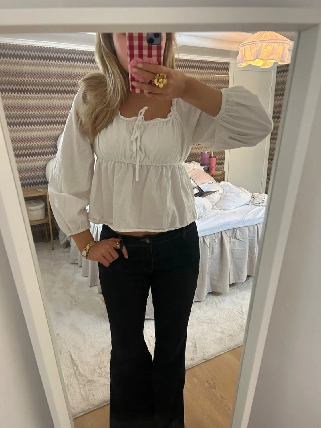 Vit blus med knyt och puffärm - 3