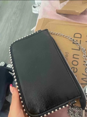 Svart zara väska - As fin väska kommer ej t andvändning 