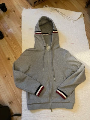 Moncler zip - Äkta Moncler fråga gärna frågor om du har några