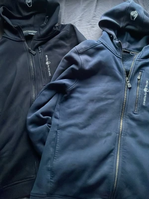 Sail Racing hoodie paket  - Tjenare, säljer dessa snygga sail racing hoodies, 349kr för båda och 199kr för valfri. Inga sorters av skavanker på dessa hoodies utan de är i fint skick, hör av er vid frågor.