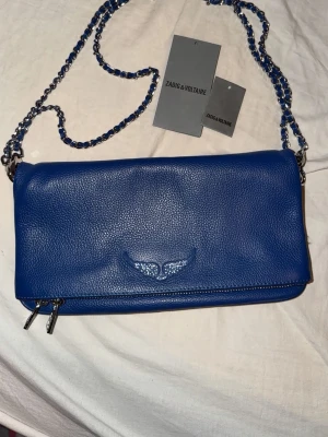  Zadig & Voltaire - Äkta Zadig väska i färgen Electric! Väskan kommer inte till användning och därav så säljer jag den 💞nypris 3600 säljer den för 2200 💞