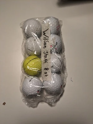 Golfbollar 8 st ( Willson staff) - Fina golfbollar lite använda men funkar precis som nya fast för 5 gångerbilligar.Kan diskutera pris.