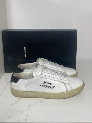 Saint Laurent skor  - Säljer nu dessa Saint Laurent skor i storlek 39, skriv för fler bilder/frågor🙌🏼