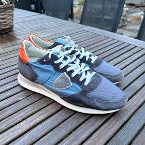 Philippe Model Sneakers - Phillipe Model sneakers, storlek 44, skick som nya👍Endast 999:- Hör av dig vid ytterligare funderingar🤑