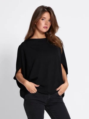 Svart loose topp med vida ärmar - En svart, löst sittande topp med korta ärmar och rund halsringning. Enkel och stilren design som passar till många olika outfits. Från lagar 157 (charli) 🥰 aldrig använt, prislapp sitter kvar. Köpte för 50kr så säljer den för 35❣️❣️ storlek- XS/S