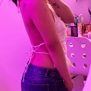 Vit topp med öppen rygg 🤍 - Nice för sommaren 💕