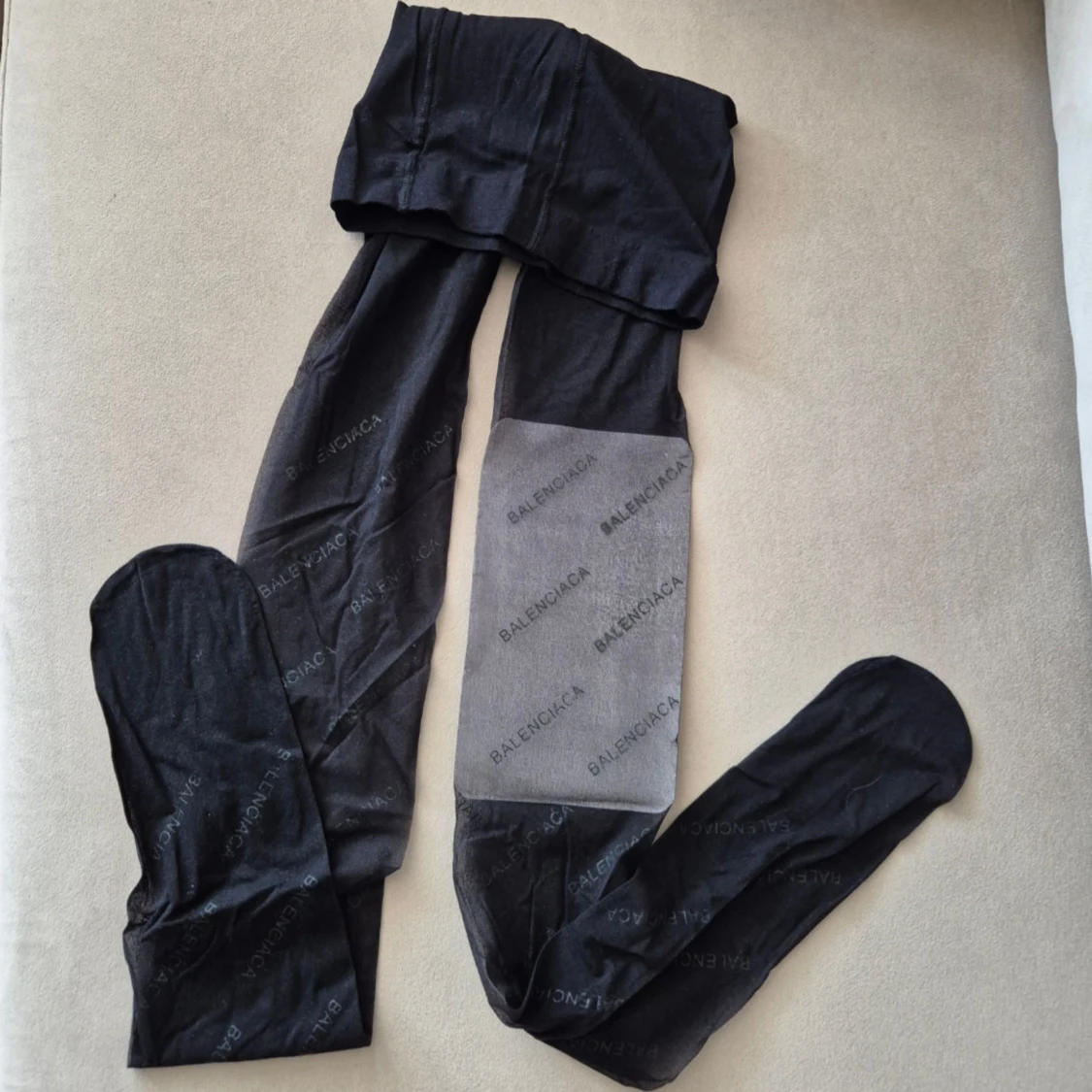 svarta strumpbyxor med logga - 1