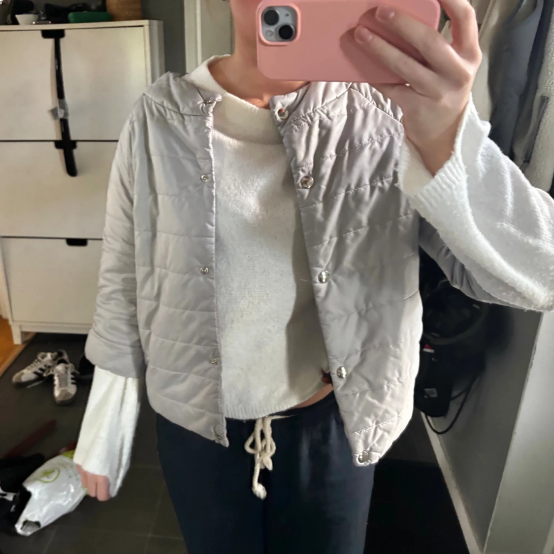 Ljusgrå trekvartsärmad jacka