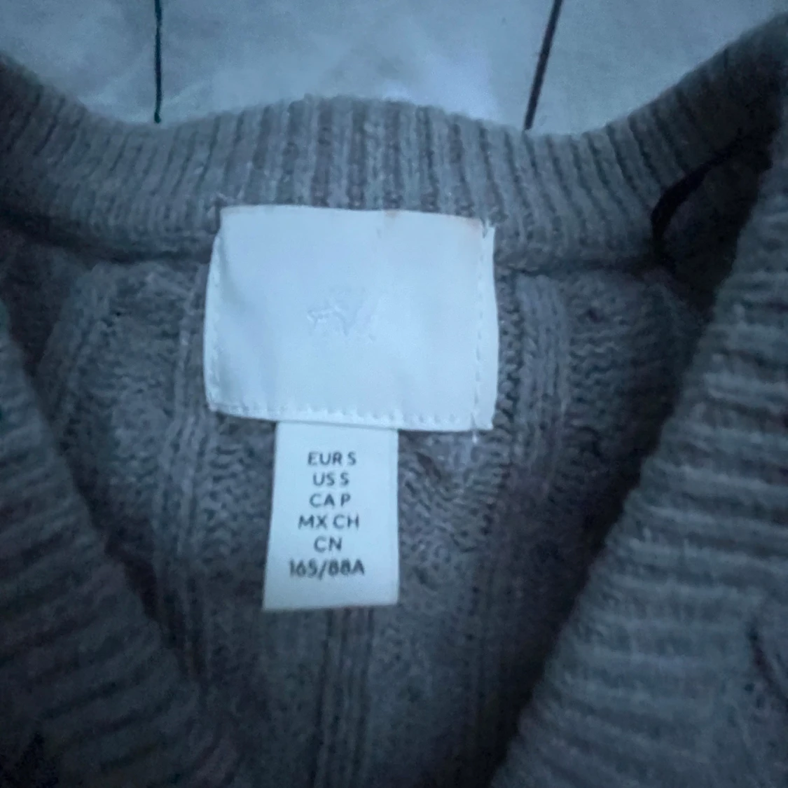 Grå stickad T-shirt  - 3