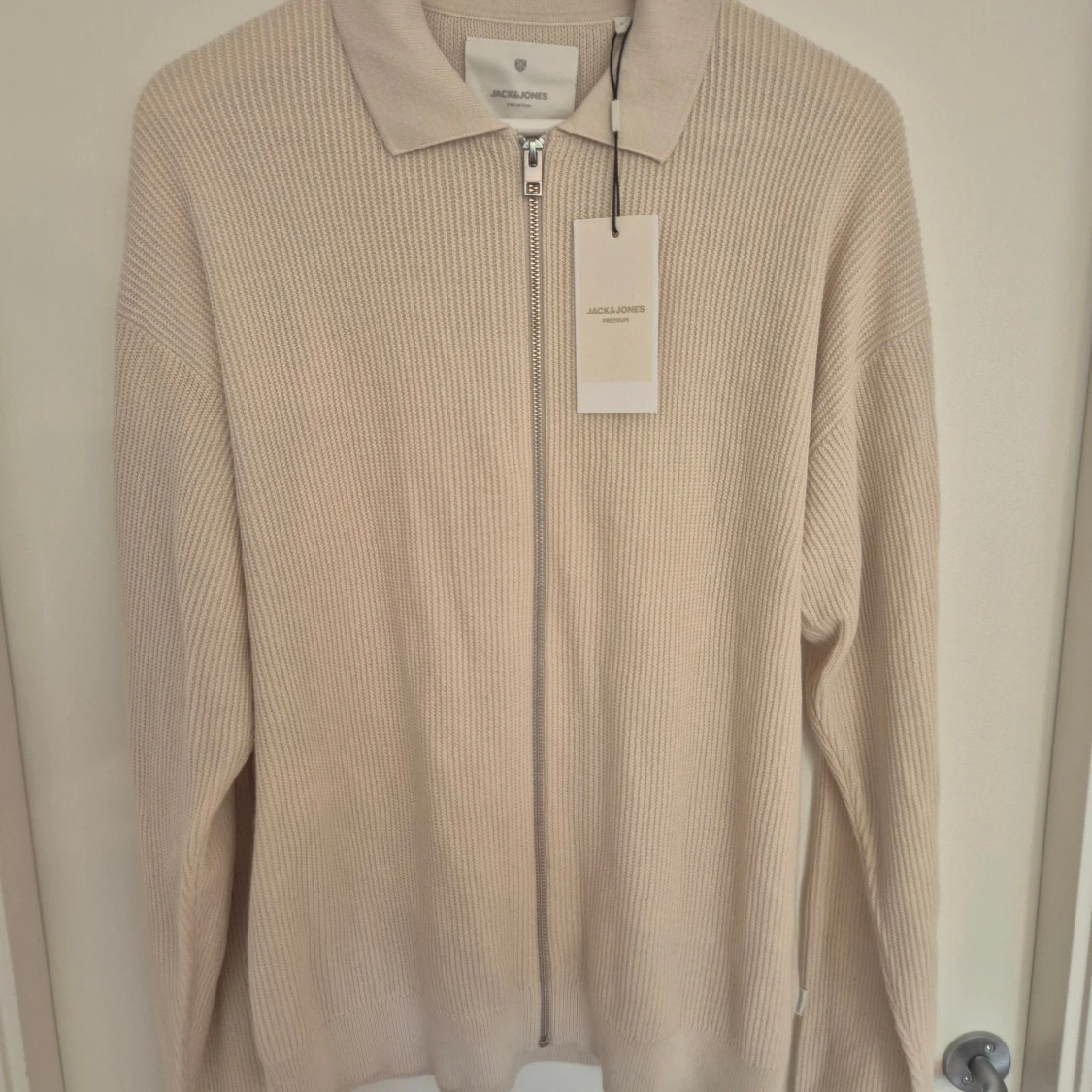 Beige stickad kofta från Jack & Jones