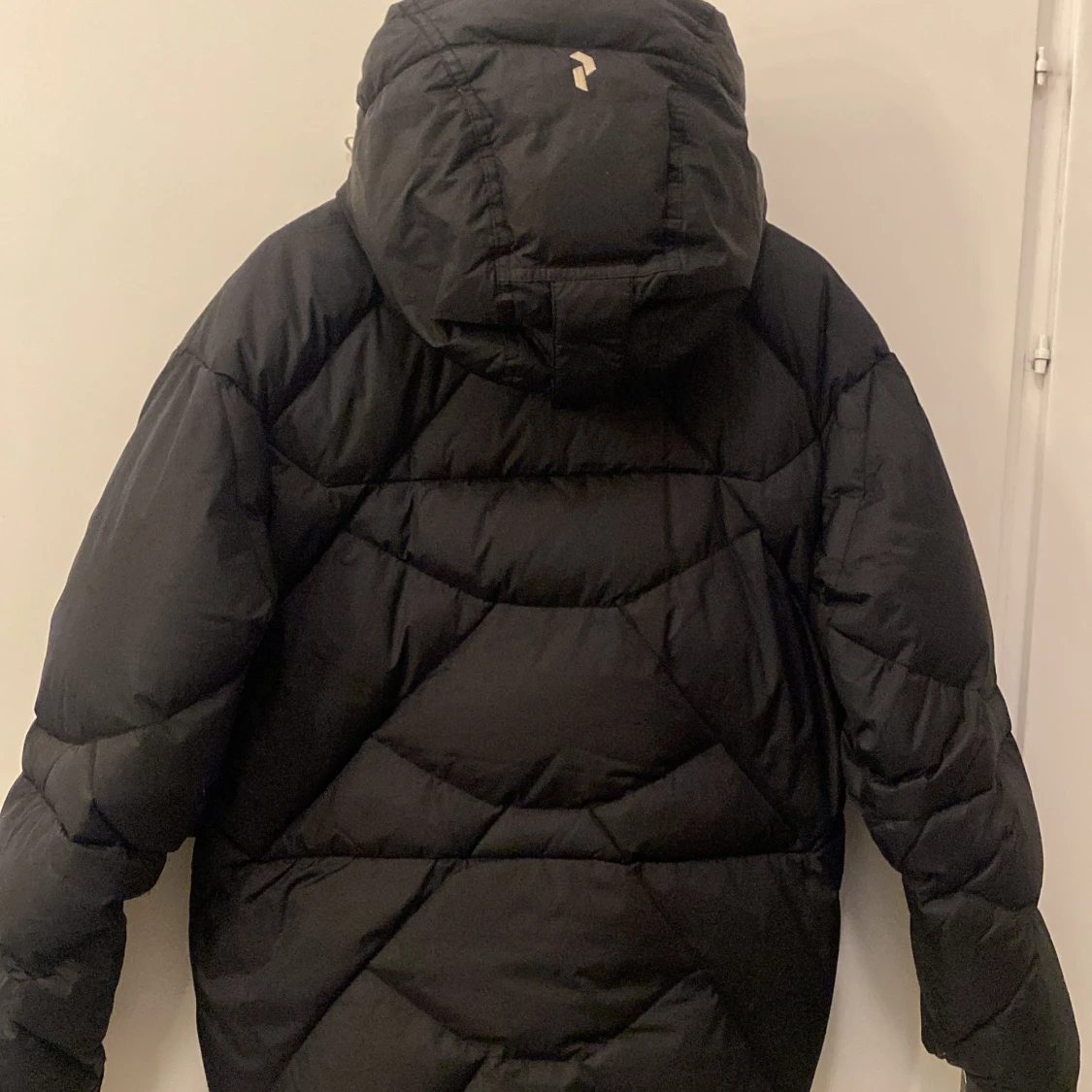 Svart dunjacka Peak Performance S - 1