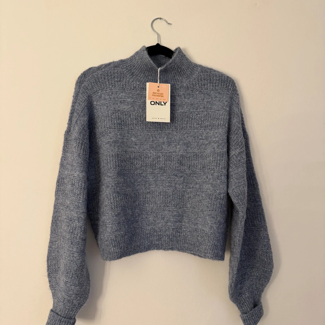 Blå stickad tröja från ONLY