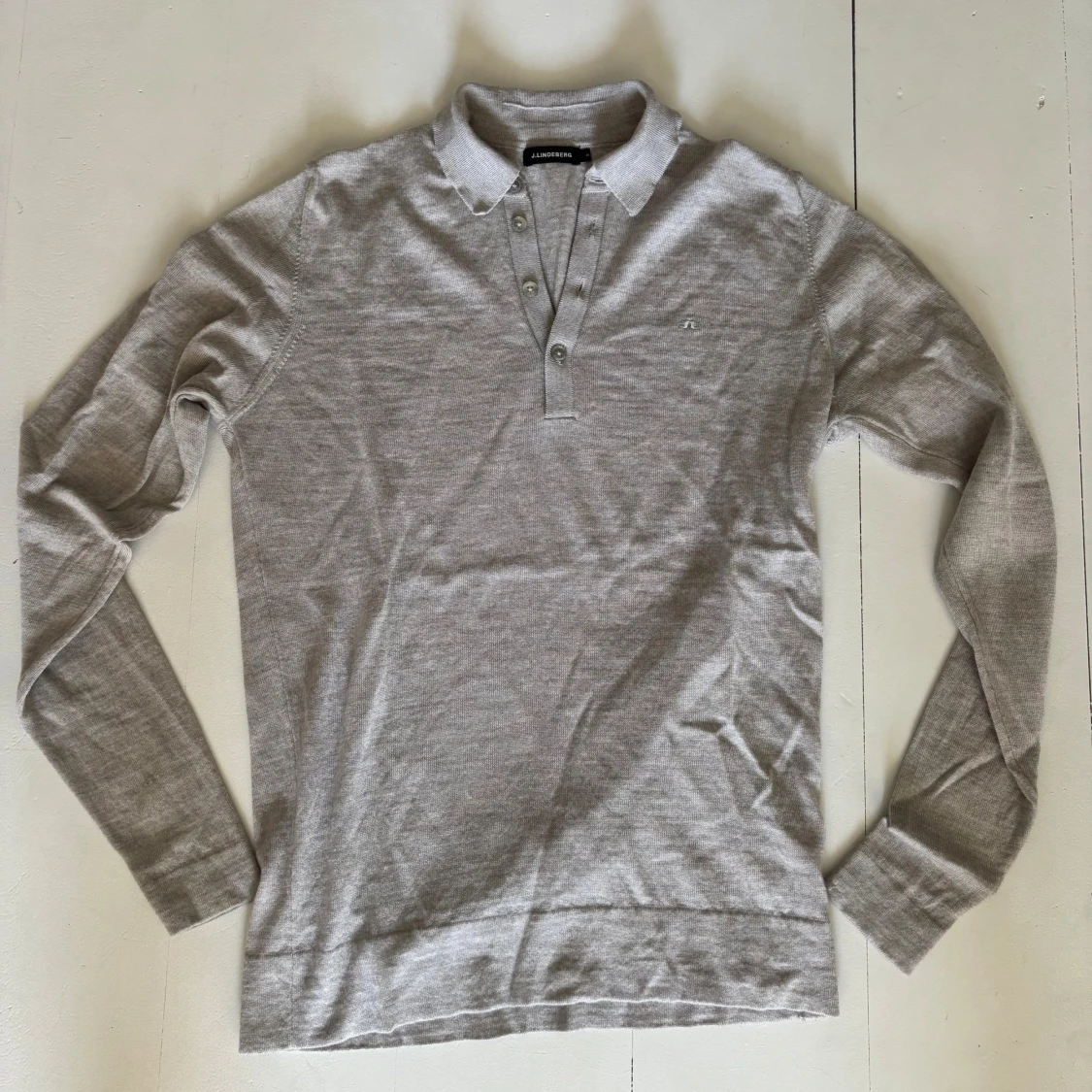 Grå pikétröja från J.Lindeberg