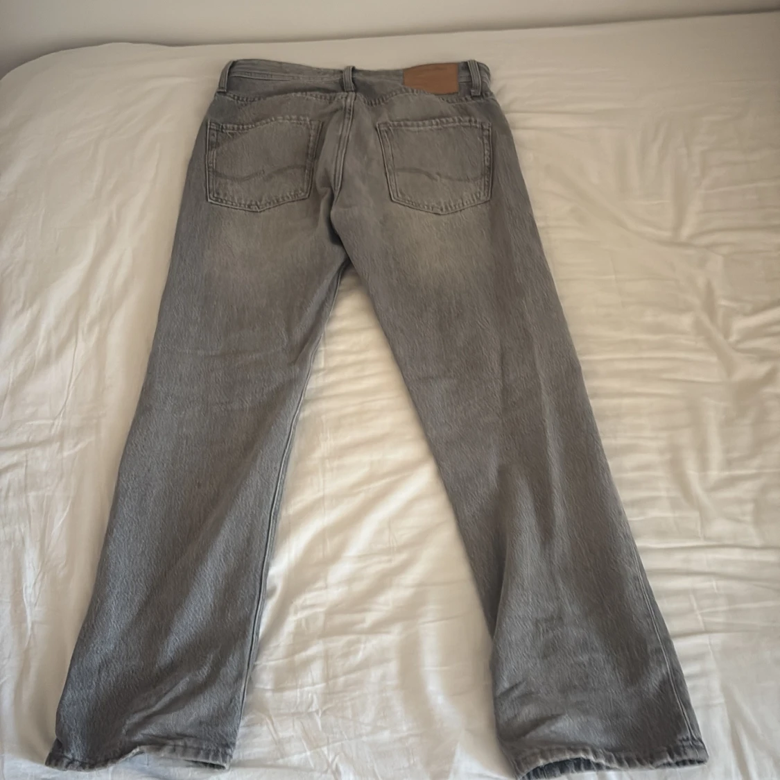 Grå raka jeans 28/32 - 1