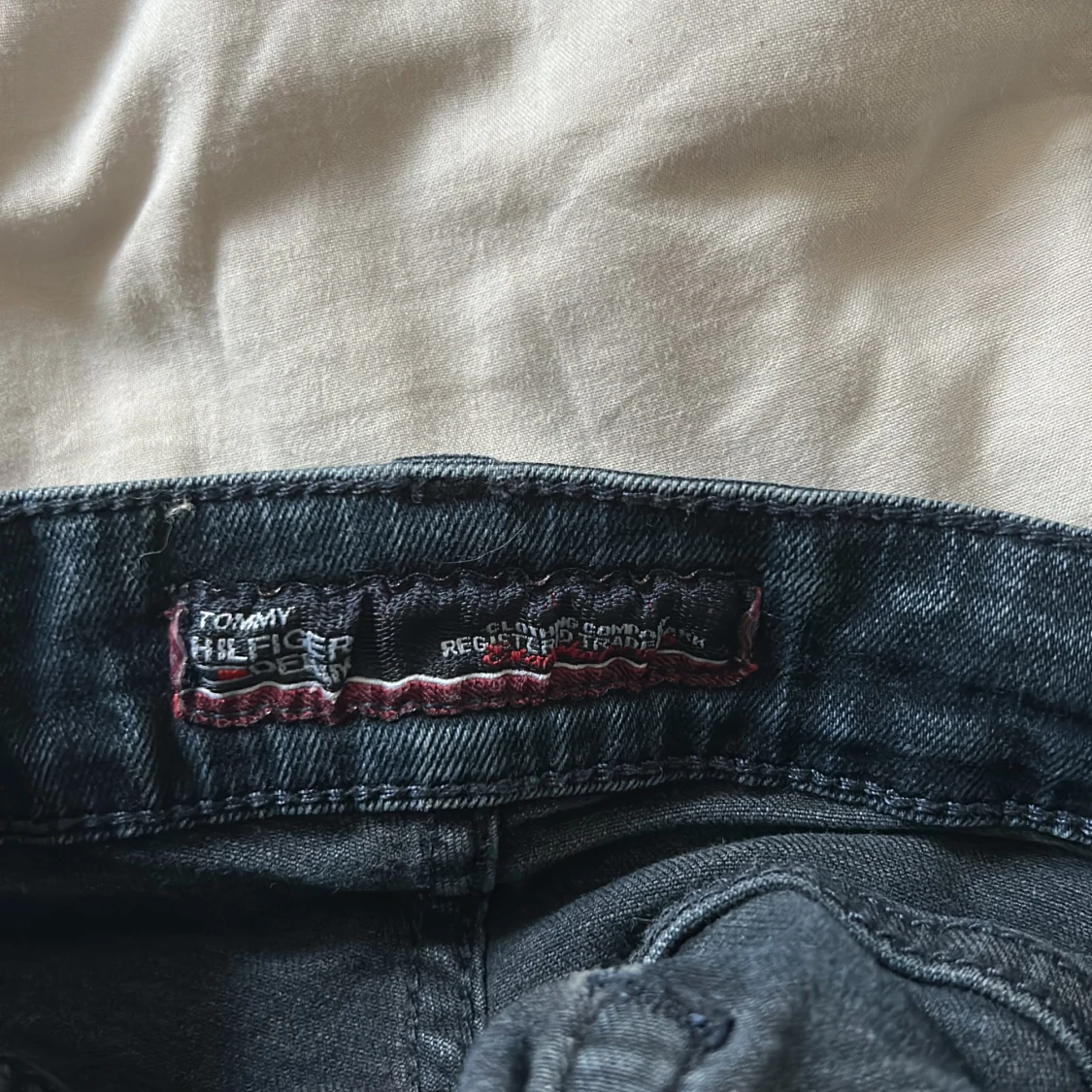 Mörkblå jeans från Tommy Hilfiger - 2