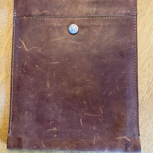 Brunt skinnfodral  - Fodral i skinn till iPad  20x25 cm