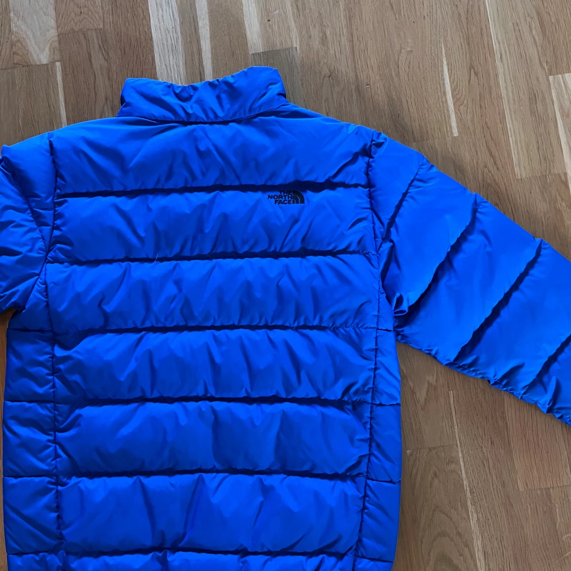 Blå pufferjacka från The North Face - 2