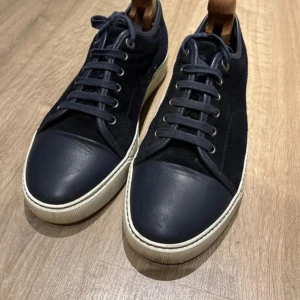 Lanvin Cap Toe - Snygga skor från Lanvin. Storlek UK6 vilket motsvarar 40. Bra skick!