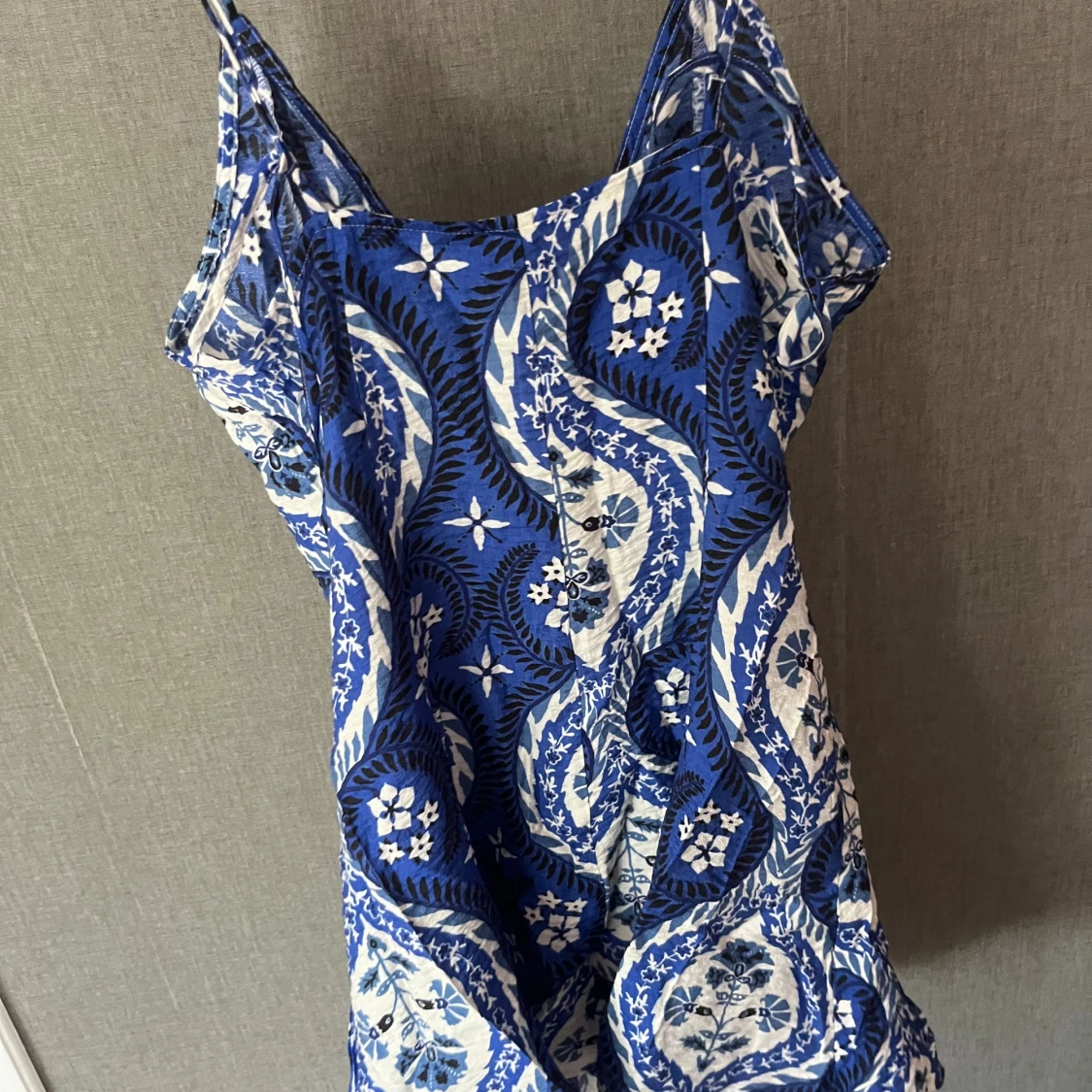 Blå och vit mönstrad klänning H&M S - 1