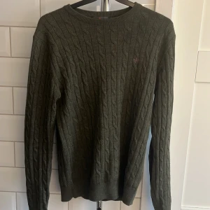 Olivgrön Merino tröja ifrån morris  - Tjena jag säljer en väldigt snygg tröja ifrån morris  som är i nyskick. Skriv om du har några funderingar 