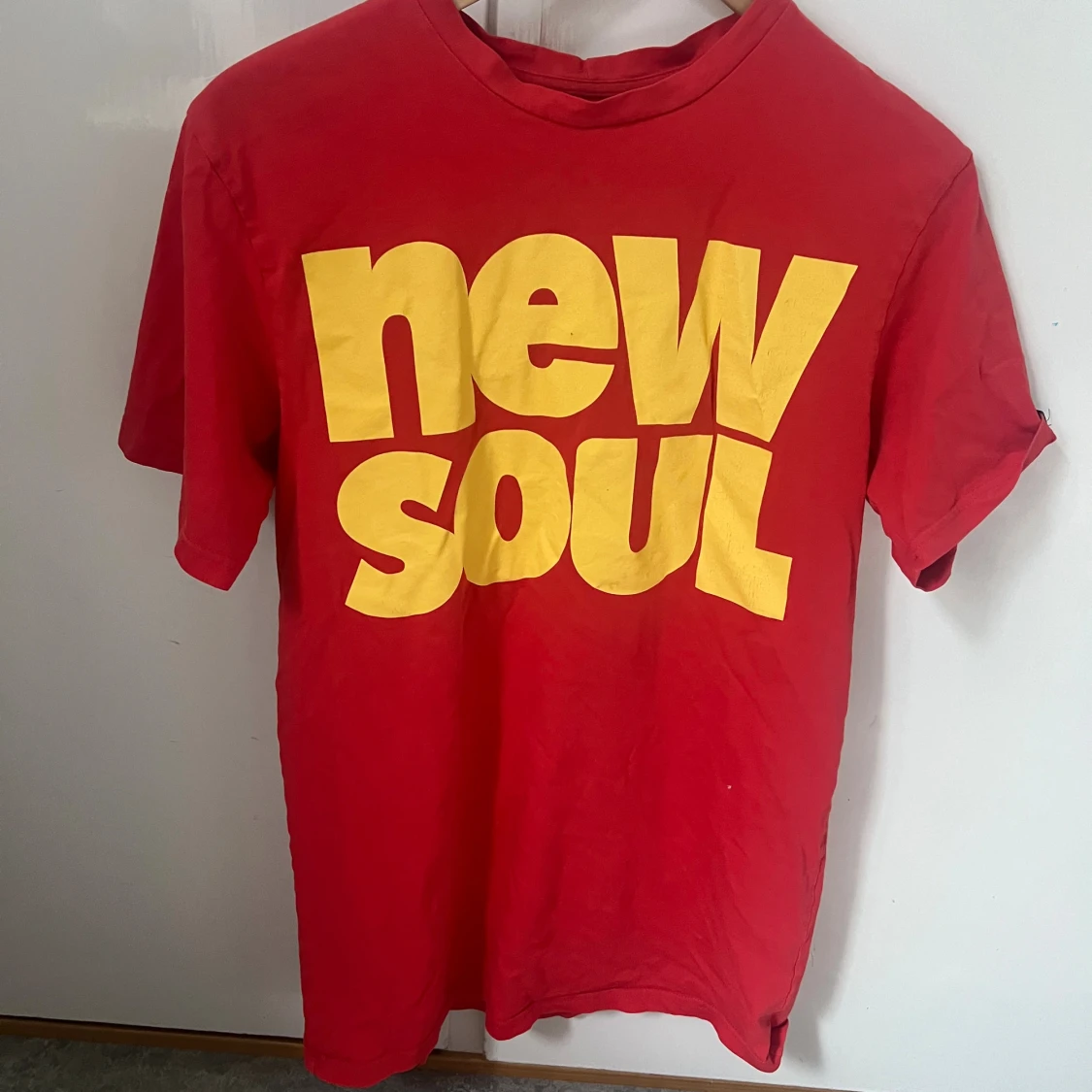Röd t-shirt från Newsoul