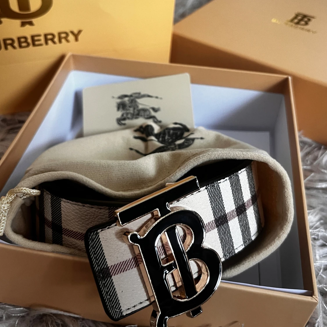 Vändbar burberry läder bälte 