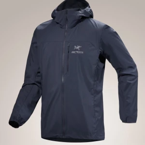 Windbreaker - Hej säljer nu en vind jacka ifrån märket ARC’TERYX som är perfekt nu för kommande höst. Ny pris 1999 mitt pris 999. Pris kan diskuteras vid snabbköp?