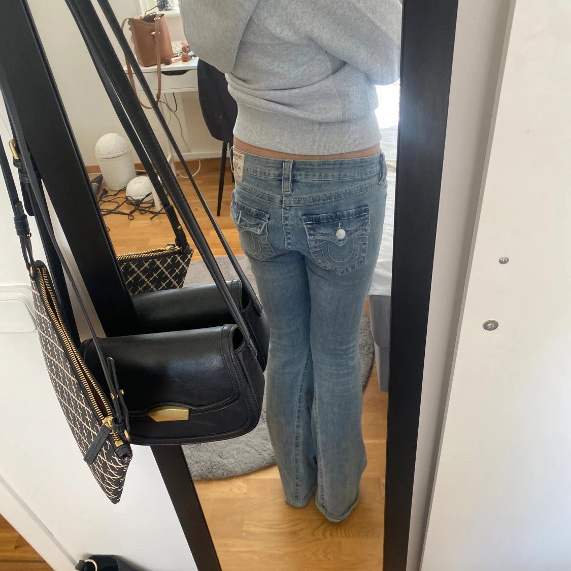 Ljusblå bootcut jeans från True Religion - 2