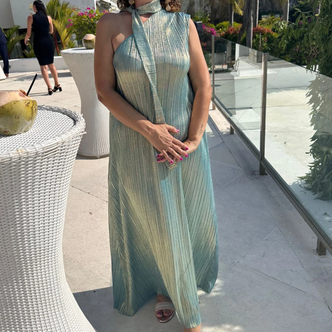 Ljusblå långklänning med scarfdetalj