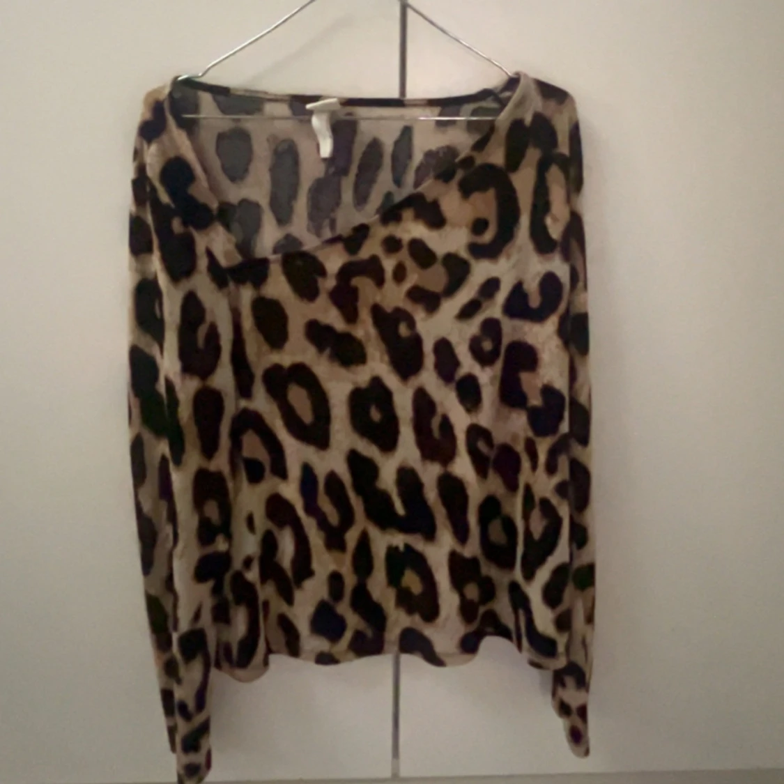 Leopardmönstrad långärmad tröja - 1