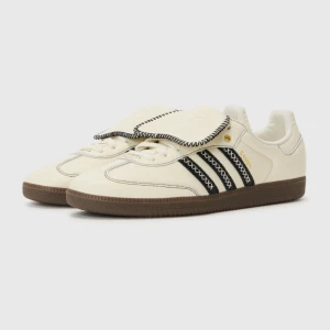 Adidas samba  - Jätte coola och unika samba ⭐️ Storlek 40 men är ändå ganska  små i storleken, har 39 vanligtvis   Superfint skick!!! Knappt använda, köpte förra veckan men säljer då jag köpte fel storlek 💗