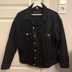 Svart jeansjacka - Svart jeansjacka från H&M