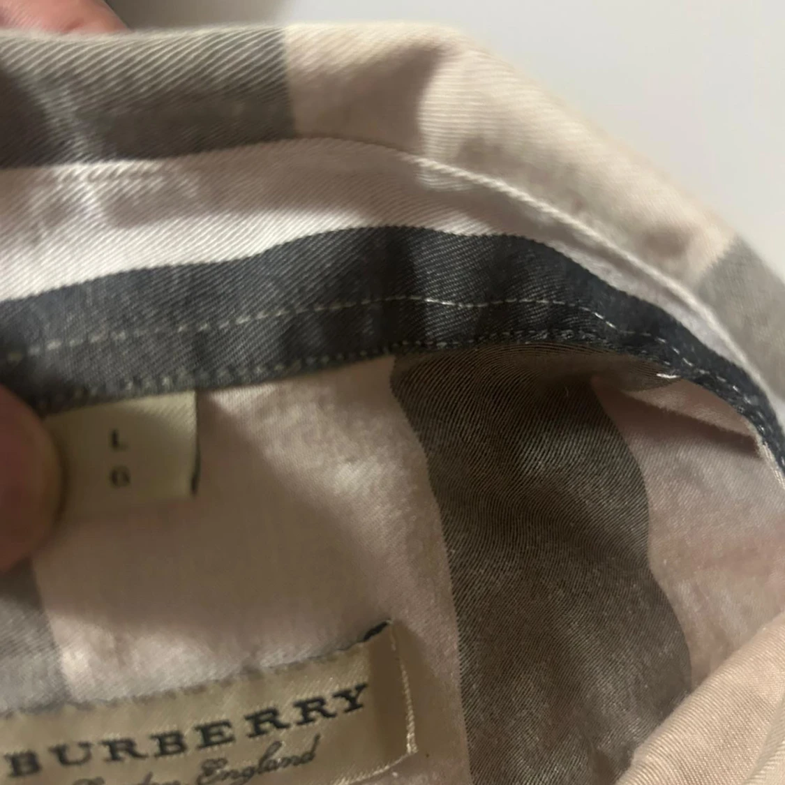 Rutig Burberry skjorta i beige och svart - 3